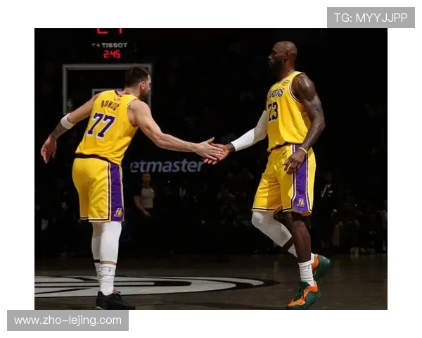 太阳残阵主场险胜湖人 团队防守弥补布克狄龙缺阵影响